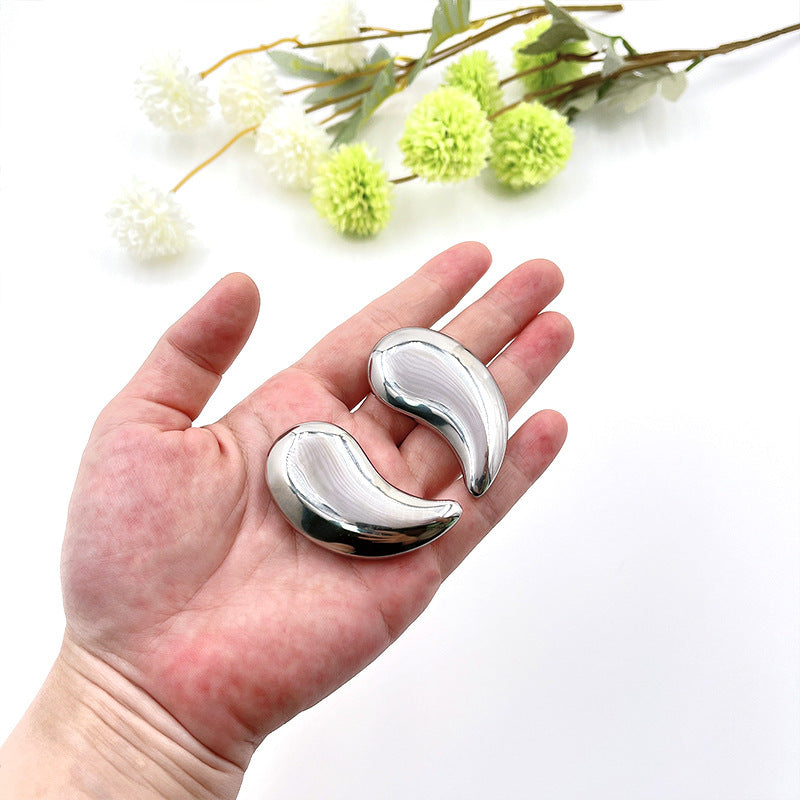 Home skincare cooling eye pads for puffy eyes relief and relaxation